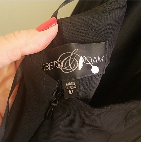 Elegant Black Sleeveless Dress - Picture 4 of 8